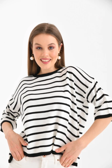 Siyah Çizgili Bisiklet Yaka Mevsimlik Salaş Triko Kazak