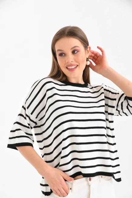 Siyah Çizgili Bisiklet Yaka Mevsimlik Salaş Triko Kazak