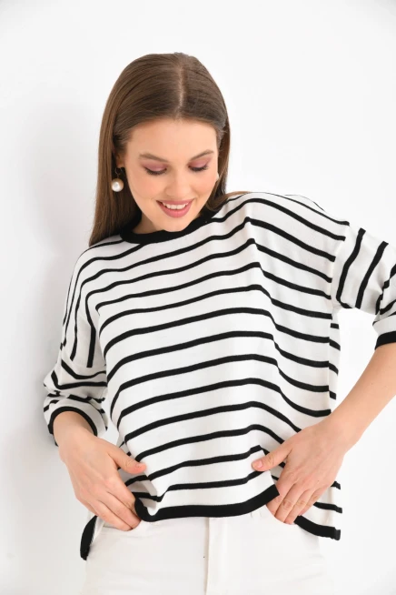 Siyah Çizgili Bisiklet Yaka Mevsimlik Salaş Triko Kazak