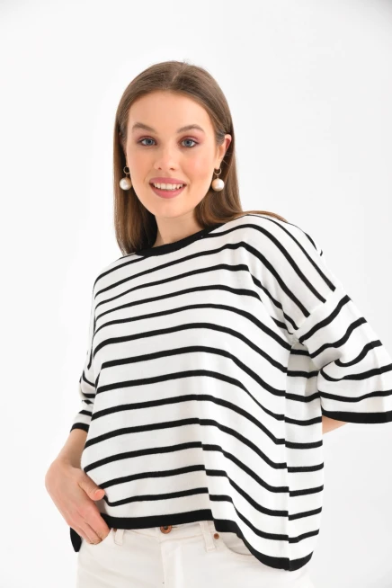 Siyah Çizgili Bisiklet Yaka Mevsimlik Salaş Triko Kazak