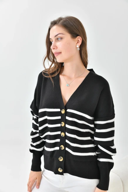 Siyah Çizgili Düğme Detaylı Oversize Triko Hırka