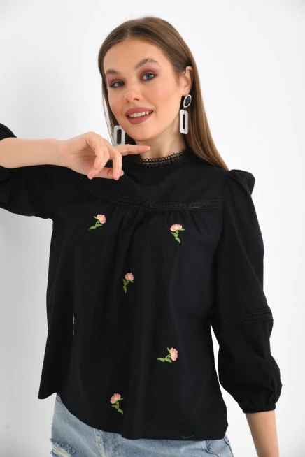 Kadın Uzun Kol Güpür Detay Nakışlı Keten Bluz