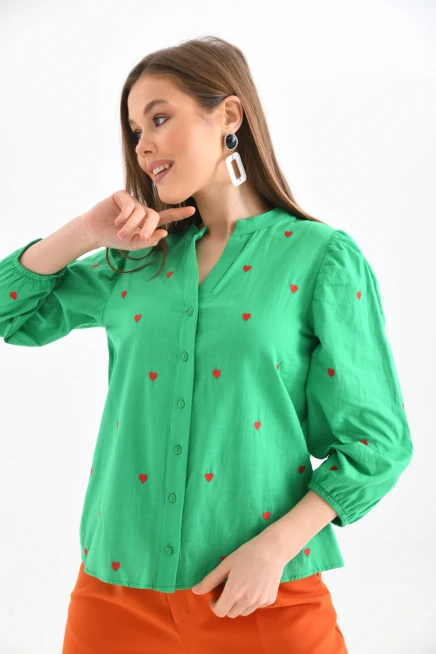 Kadın Uzun Kol Nakışlı Düğme Detay Bluz