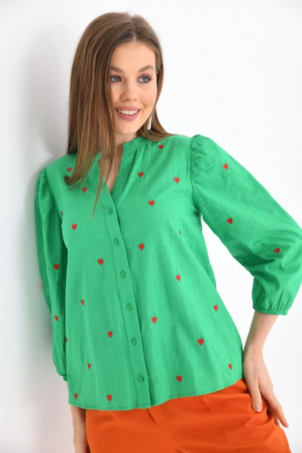 Kadın Uzun Kol Nakışlı Düğme Detay Bluz