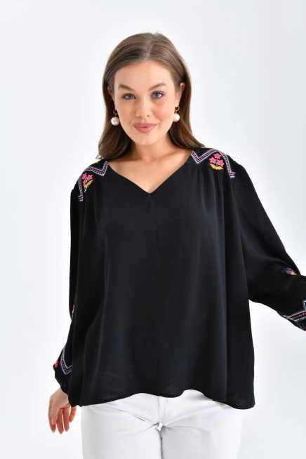 Kadın Uzun Kol V Yaka Nakış Detaylı Salaş Bluz
