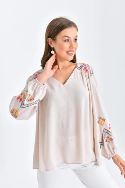 Kadın Uzun Kol V Yaka Nakış Detaylı Salaş Bluz