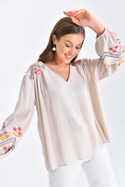 Kadın Uzun Kol V Yaka Nakış Detaylı Salaş Bluz