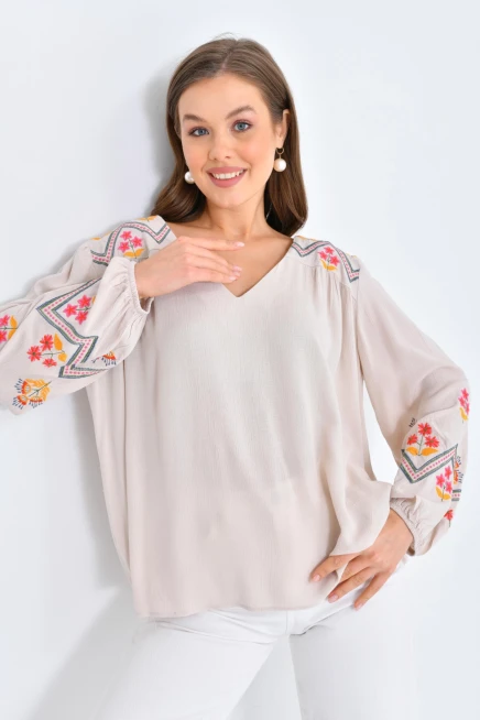 Kadın Uzun Kol V Yaka Nakış Detaylı Salaş Bluz