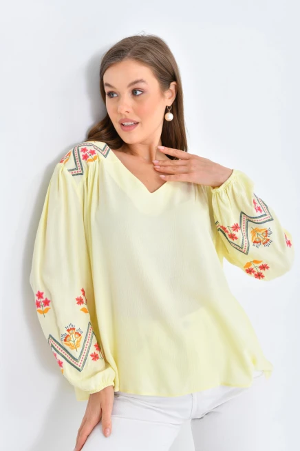 Kadın Uzun Kol V Yaka Nakış Detaylı Salaş Bluz