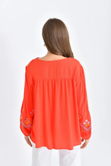 Kadın Uzun Kol V Yaka Nakış Detaylı Salaş Bluz