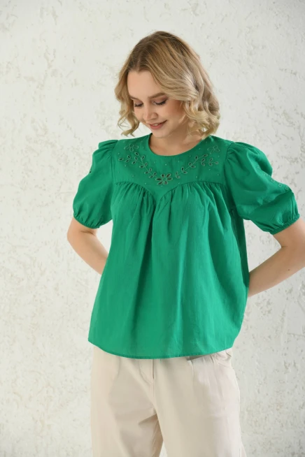 Bisiklet Yaka Nakış İşlemeli Keten Gömlek