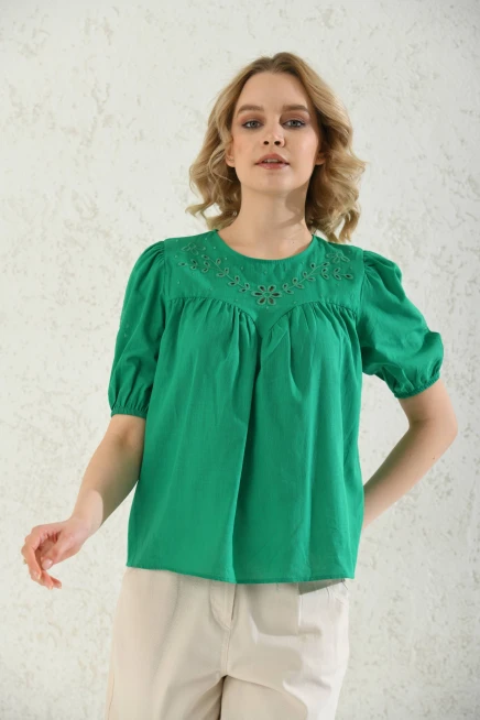 Bisiklet Yaka Nakış İşlemeli Keten Gömlek