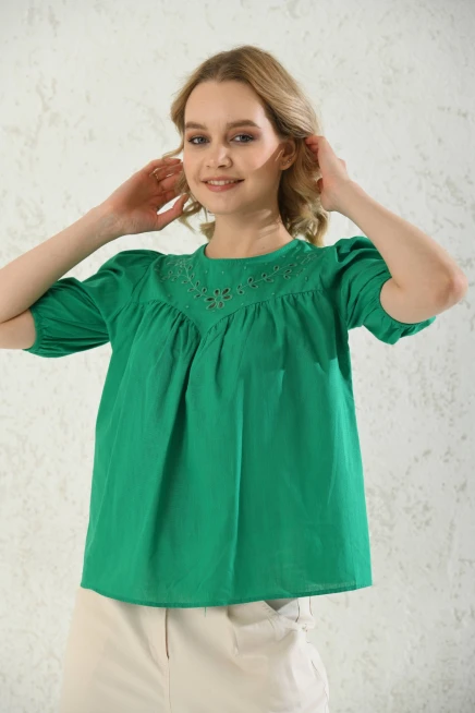 Bisiklet Yaka Nakış İşlemeli Keten Gömlek