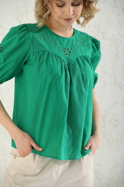 Bisiklet Yaka Nakış İşlemeli Keten Gömlek