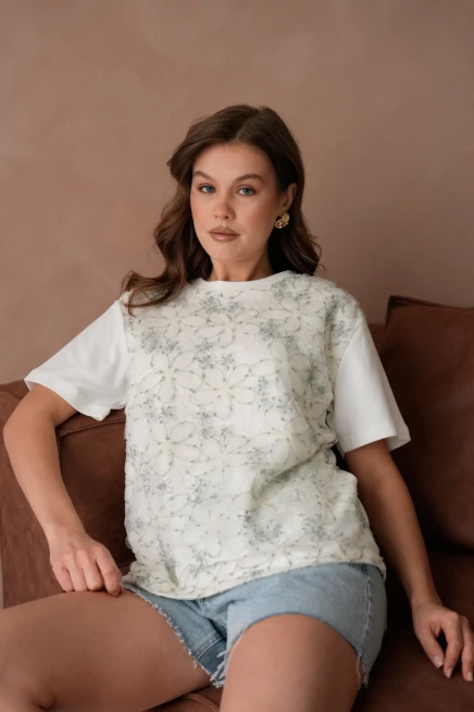 Önyüzü Tül Dantel Giydirmeli Basic T-Shirt