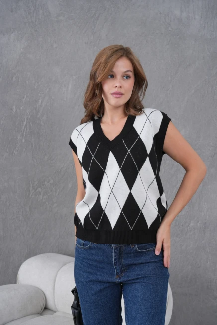 Kadın V Yaka Baklava Desenli Triko Sweater