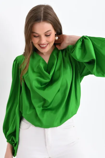 Kadın Degaje Yaka Omuzları Vatkalı Kol Ve Etği Lasikli Saten Yüzeyli Dokum Bluz 33026