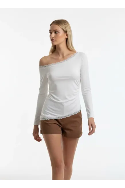 Kadın Kayık Yaka Asimetrik Büzgülü Dantel Detay Slim Fit Penye Bluz 13015