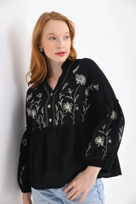 V Yaka Nakış Detay Düğmeli Salaş Bluz