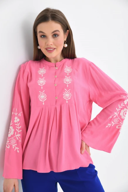 Uzun Kollu Nakışlı Bluz